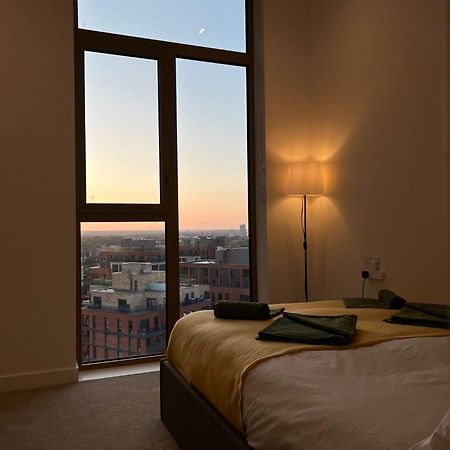 Cozy Room With Private Bathroom In Luxurious Flat Londra Dış mekan fotoğraf