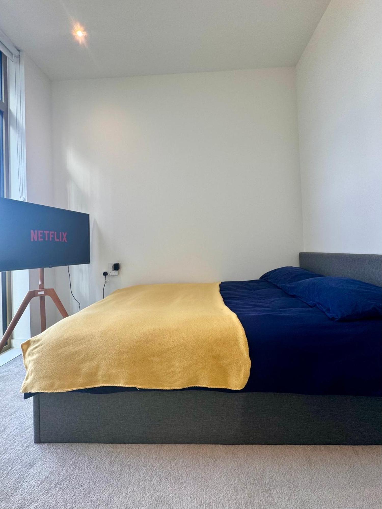 Cozy Room With Private Bathroom In Luxurious Flat Londra Dış mekan fotoğraf