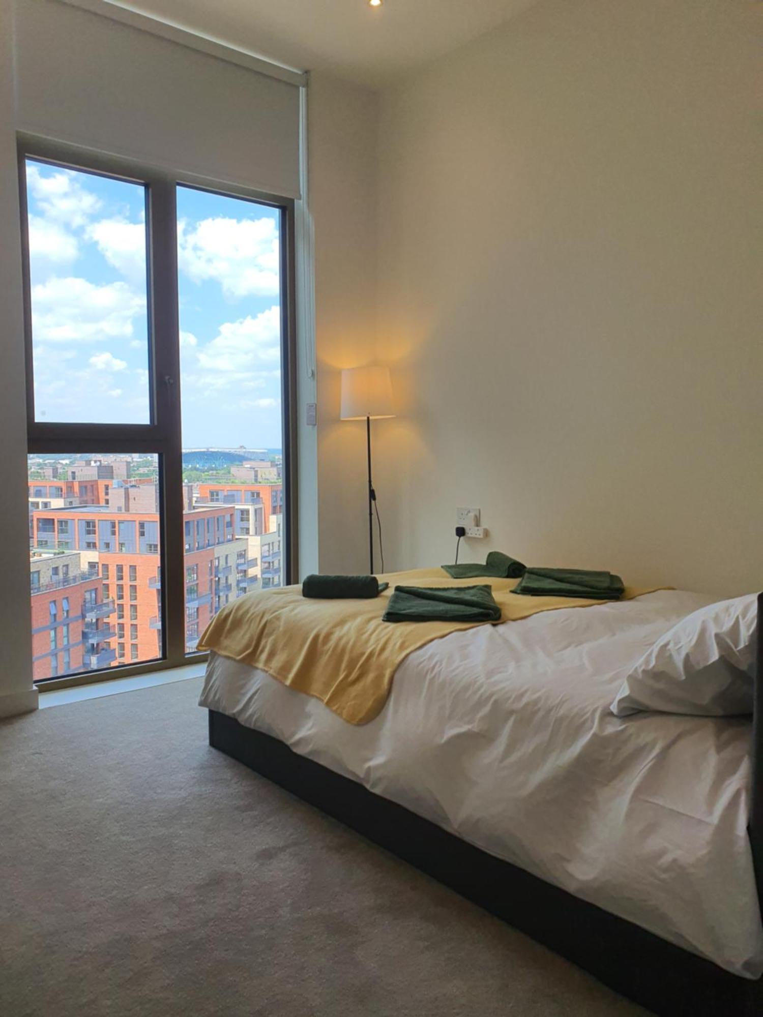 Cozy Room With Private Bathroom In Luxurious Flat Londra Dış mekan fotoğraf