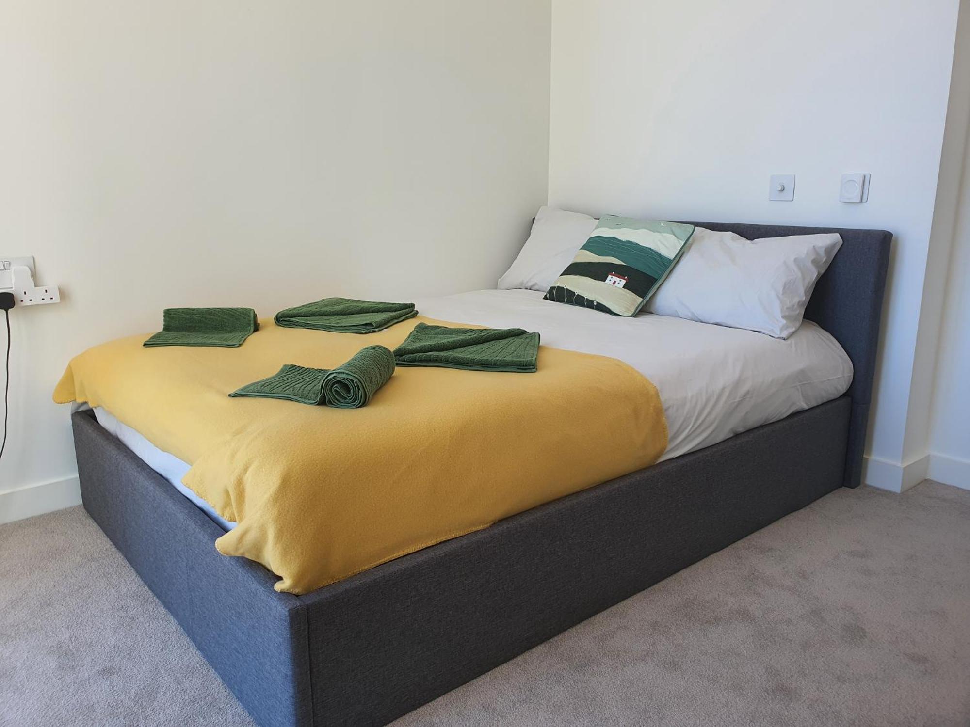 Cozy Room With Private Bathroom In Luxurious Flat Londra Dış mekan fotoğraf